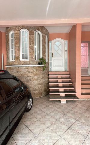 Casa à venda com 180m², 3 quartos e 3 vagas Casa à venda com 180m², 3 quartos e 3 vagasGaragem