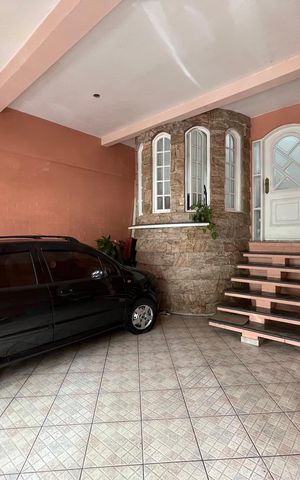 Casa à venda com 180m², 3 quartos e 3 vagas Casa à venda com 180m², 3 quartos e 3 vagasGaragem