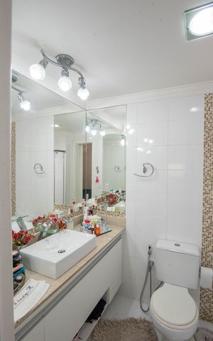 Apartamento à venda com 169m², 3 quartos e 3 vagas Apartamento à venda com 169m², 3 quartos e 3 vagasBanheiro da Suíte 1