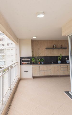 Apartamento à venda com 169m², 3 quartos e 3 vagas Apartamento à venda com 169m², 3 quartos e 3 vagasVaranda e Churrasqueira