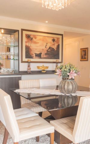 Apartamento à venda com 169m², 3 quartos e 3 vagas Apartamento à venda com 169m², 3 quartos e 3 vagasSala