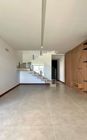 Casa para alugar com 160m², 3 quartos e 2 vagas Casa para alugar com 160m², 3 quartos e 2 vagasSala