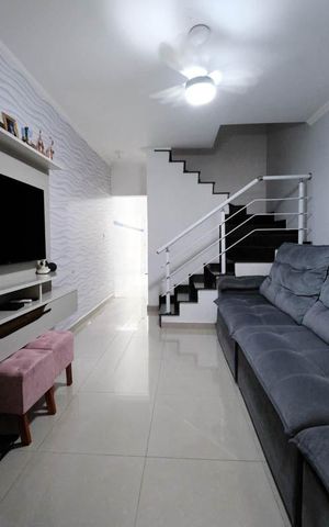 Casa à venda com 100m², 2 quartos e 2 vagasSala