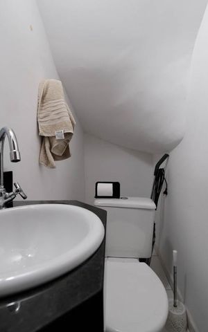 Casa à venda com 100m², 2 quartos e 2 vagasLavabo