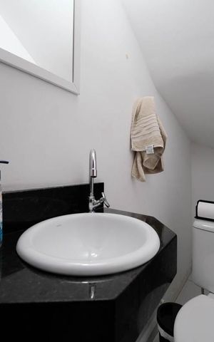 Casa à venda com 100m², 2 quartos e 2 vagasLavabo