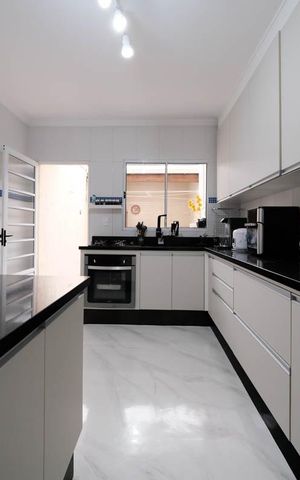 Casa à venda com 100m², 2 quartos e 2 vagasCozinha