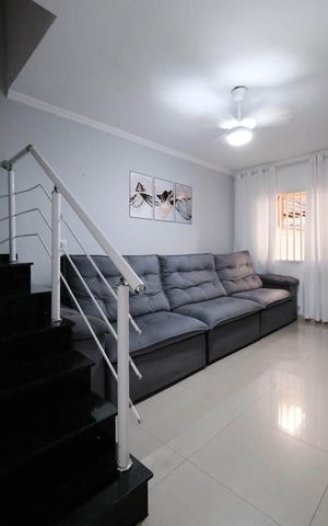 Casa à venda com 100m², 2 quartos e 2 vagasSala