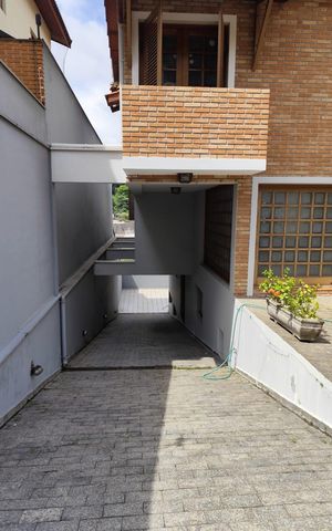 Casa para alugar com 400m², 3 quartos e 6 vagas Casa para alugar com 400m², 3 quartos e 6 vagasÁrea externa
