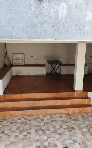 Casa para alugar com 400m², 3 quartos e 6 vagas Casa para alugar com 400m², 3 quartos e 6 vagasÁrea externa