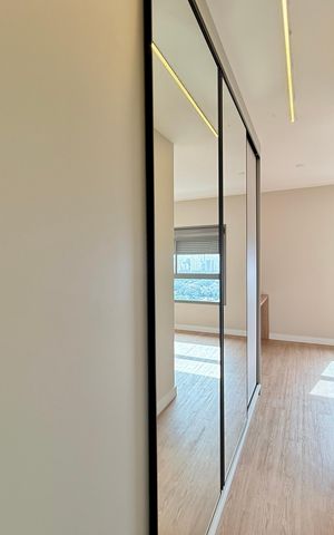 Apartamento à venda com 125m², 3 quartos e 2 vagas Apartamento à venda com 125m², 3 quartos e 2 vagasCloset Suite 1