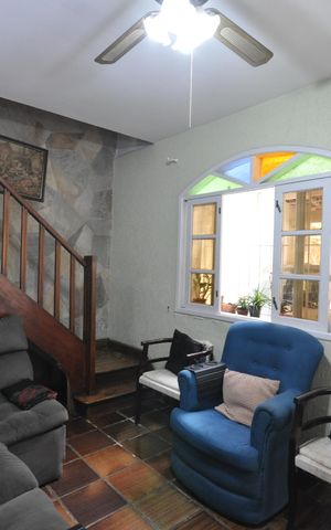 Casa à venda com 145m², 3 quartos e 2 vagasSala