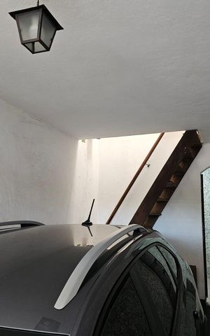 Casa à venda com 304m², 5 quartos e 2 vagas Casa à venda com 304m², 5 quartos e 2 vagasÁrea externa