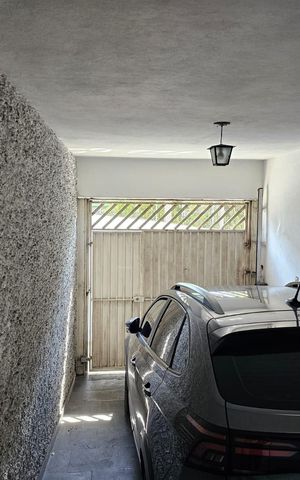 Casa à venda com 304m², 5 quartos e 2 vagas Casa à venda com 304m², 5 quartos e 2 vagasÁrea externa