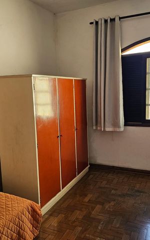 Casa à venda com 304m², 5 quartos e 2 vagas Casa à venda com 304m², 5 quartos e 2 vagasQuarto