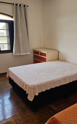 Casa à venda com 304m², 5 quartos e 2 vagas Casa à venda com 304m², 5 quartos e 2 vagasQuarto