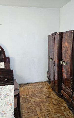 Casa à venda com 304m², 5 quartos e 2 vagas Casa à venda com 304m², 5 quartos e 2 vagasQuarto