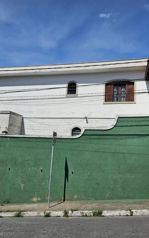 Casa à venda com 304m², 5 quartos e 2 vagas Casa à venda com 304m², 5 quartos e 2 vagasFachada