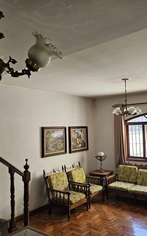 Casa à venda com 304m², 5 quartos e 2 vagas Casa à venda com 304m², 5 quartos e 2 vagasSala