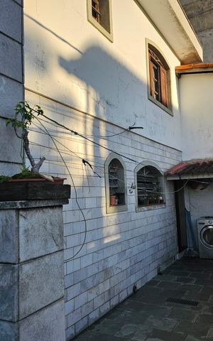 Casa à venda com 304m², 5 quartos e 2 vagas Casa à venda com 304m², 5 quartos e 2 vagasÁrea externa