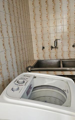 Casa à venda com 304m², 5 quartos e 2 vagas Casa à venda com 304m², 5 quartos e 2 vagasÁrea de serviço
