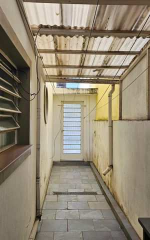 Casa à venda com 304m², 5 quartos e 2 vagas Casa à venda com 304m², 5 quartos e 2 vagasÁrea externa