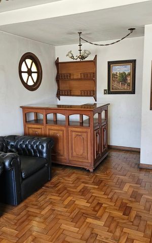 Casa à venda com 304m², 5 quartos e 2 vagas Casa à venda com 304m², 5 quartos e 2 vagasSala