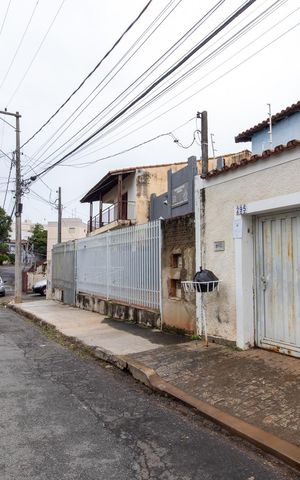 Casa à venda com 96m², 2 quartos e 3 vagas Casa à venda com 96m², 2 quartos e 3 vagasFachada