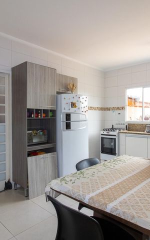 Casa à venda com 96m², 2 quartos e 3 vagas Casa à venda com 96m², 2 quartos e 3 vagasCozinha