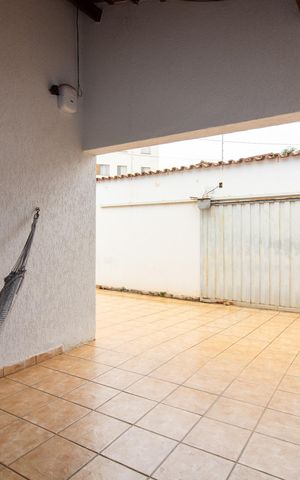 Casa à venda com 96m², 2 quartos e 3 vagas Casa à venda com 96m², 2 quartos e 3 vagasÁrea externa