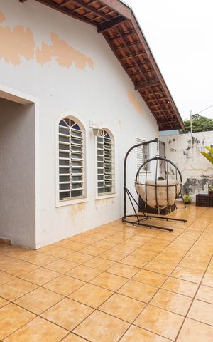 Casa à venda com 96m², 2 quartos e 3 vagas Casa à venda com 96m², 2 quartos e 3 vagasÁrea externa