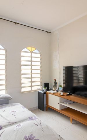 Casa à venda com 96m², 2 quartos e 3 vagas Casa à venda com 96m², 2 quartos e 3 vagasSala