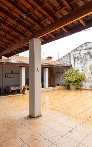 Casa à venda com 96m², 2 quartos e 3 vagas Casa à venda com 96m², 2 quartos e 3 vagasÁrea externa