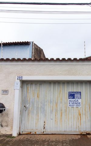 Casa à venda com 96m², 2 quartos e 3 vagas Casa à venda com 96m², 2 quartos e 3 vagasFachada