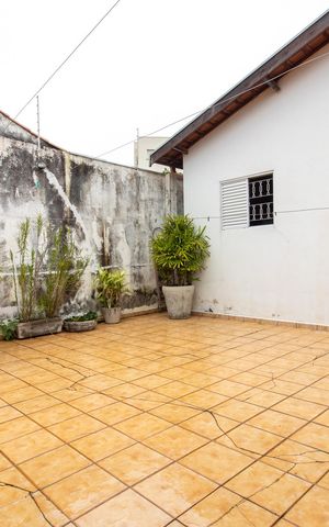 Casa à venda com 96m², 2 quartos e 3 vagas Casa à venda com 96m², 2 quartos e 3 vagasÁrea externa