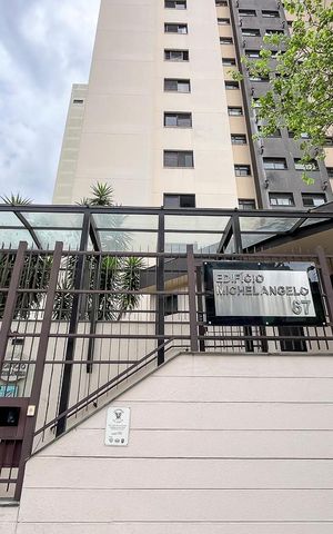 Apartamento à venda com 130m², 3 quartos e 2 vagasFachada + plaquinha