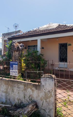 Casa à venda com 70m², 2 quartos e 2 vagasFachada