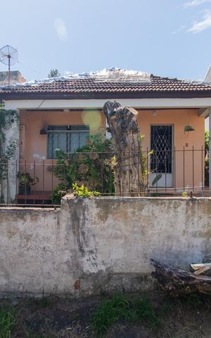Casa à venda com 70m², 2 quartos e 2 vagasFachada