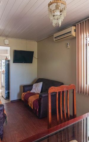 Casa à venda com 70m², 2 quartos e 2 vagasSala