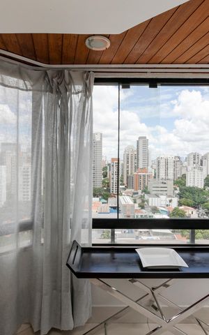 Apartamento à venda com 198m², 3 quartos e 3 vagas Apartamento à venda com 198m², 3 quartos e 3 vagasVaranda da Sala