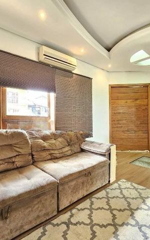Casa à venda com 150m², 3 quartos e 2 vagas Casa à venda com 150m², 3 quartos e 2 vagasSala