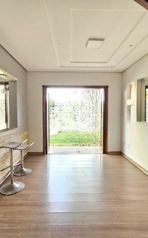 Casa à venda com 150m², 3 quartos e 2 vagas Casa à venda com 150m², 3 quartos e 2 vagasSala