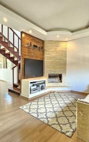 Casa à venda com 150m², 3 quartos e 2 vagas Casa à venda com 150m², 3 quartos e 2 vagasSala
