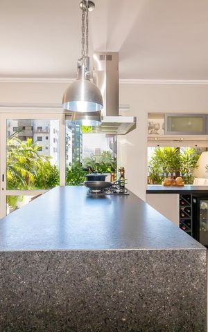 Apartamento à venda com 182m², 2 quartos e 2 vagas Apartamento à venda com 182m², 2 quartos e 2 vagasCozinha