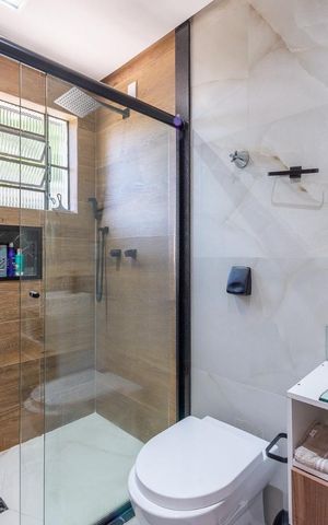 Casa à venda com 306m², 3 quartos e 3 vagas Casa à venda com 306m², 3 quartos e 3 vagasBanheiro 1