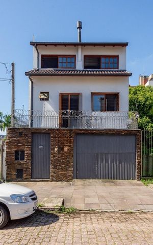 Casa à venda com 306m², 3 quartos e 3 vagas Casa à venda com 306m², 3 quartos e 3 vagasFachada