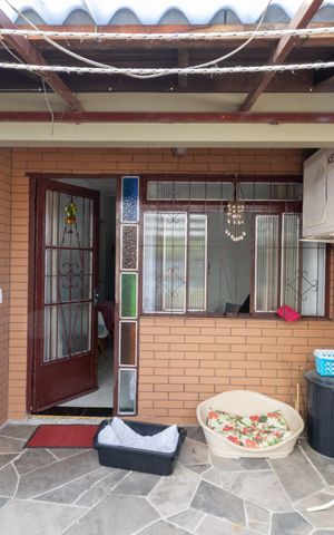 Casa à venda com 150m², 2 quartos e 3 vagas Casa à venda com 150m², 2 quartos e 3 vagasEntrada