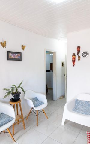 Casa à venda com 150m², 2 quartos e 3 vagas Casa à venda com 150m², 2 quartos e 3 vagasSala