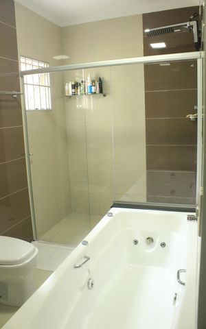 Casa à venda com 280m², 3 quartos e 3 vagasBanheiro da Suíte 