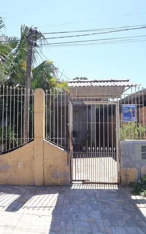 Casa à venda com 175m², 2 quartos e 3 vagasFachada casa fundos. 