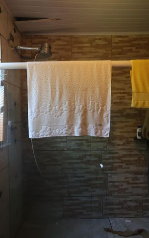 Casa à venda com 175m², 2 quartos e 3 vagasSuíte banheiro 